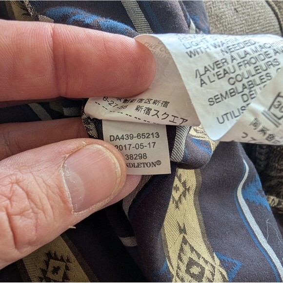 Pendleton Woolen Mills Cotton Long Sleeve Button Down Aztec Print Shirt Men’s M - Picture 10 of 10